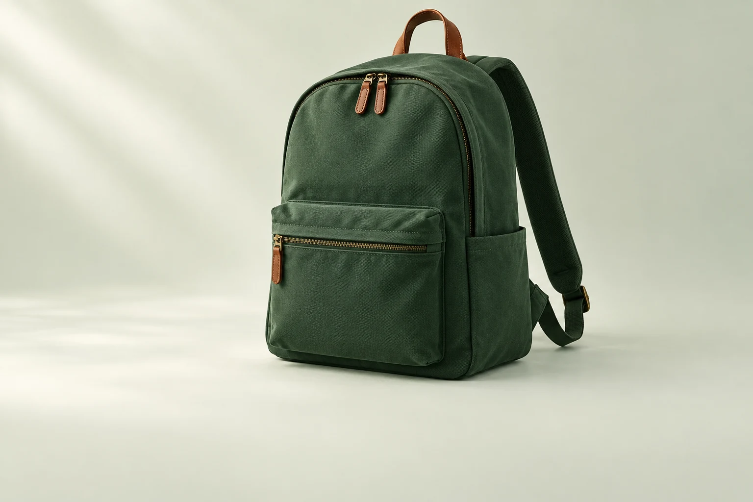 Mochila escolar verde aislada, composición editorial de educación